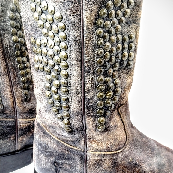 Frye Billy Hammered Cowboy Boot l Vintage Distressed Studded Boots l Size 7 B l - Picture 4 of 10